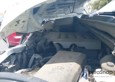 2010 Toyota Tundra Grade 5.7L V8 z USA, uszkodzony, nr VIN 5TFUY5F11AX118381